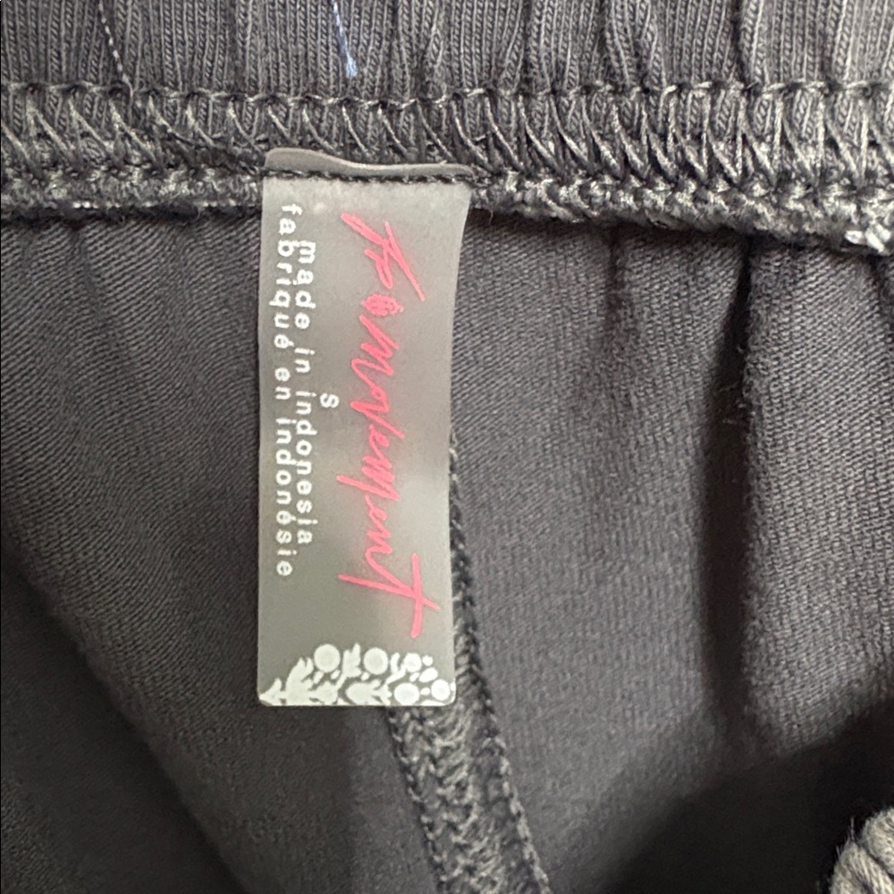 NWT FP Movement Hot Shot Logo Crossover Set Dark Shadow Small - Picture 9 of 10
